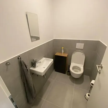 Fresh New Modern Апартаменты *